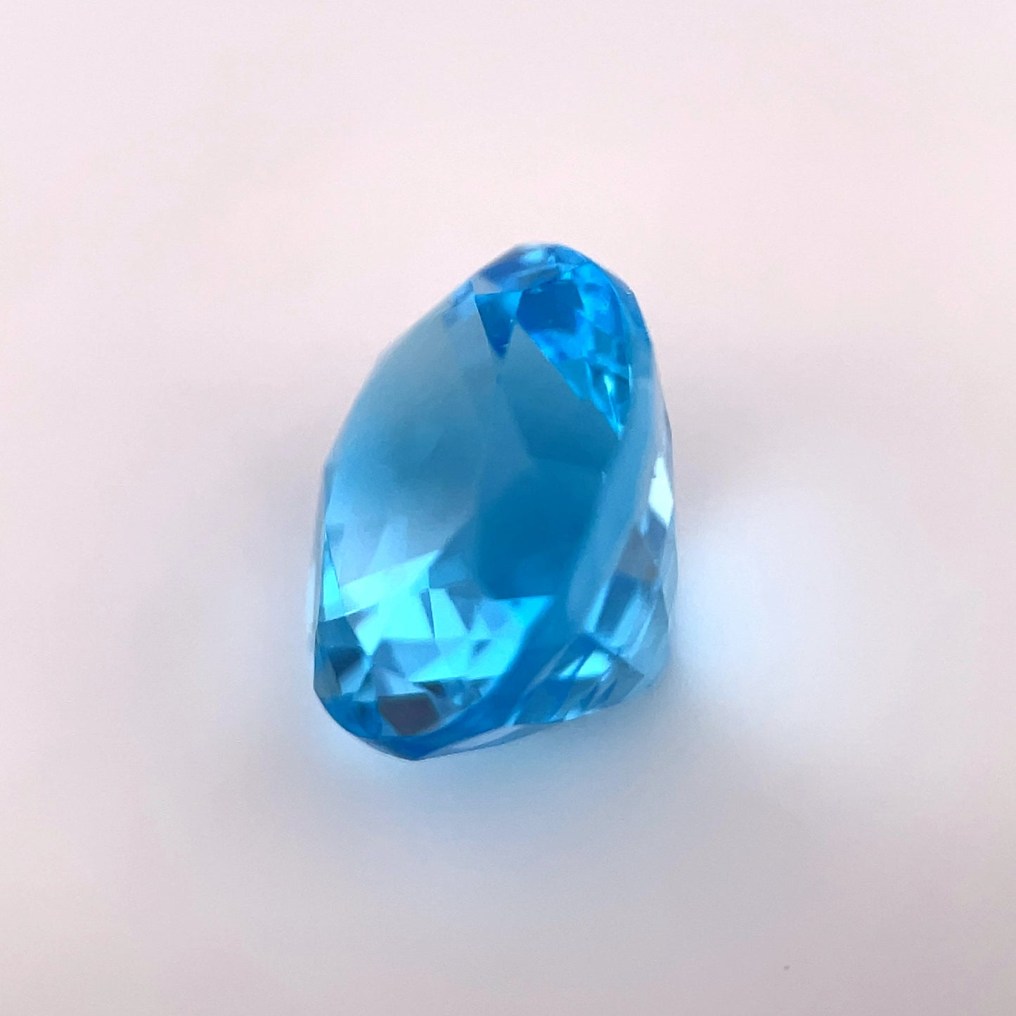 3.07CT SWISS BLUE OVAL TOPAZ