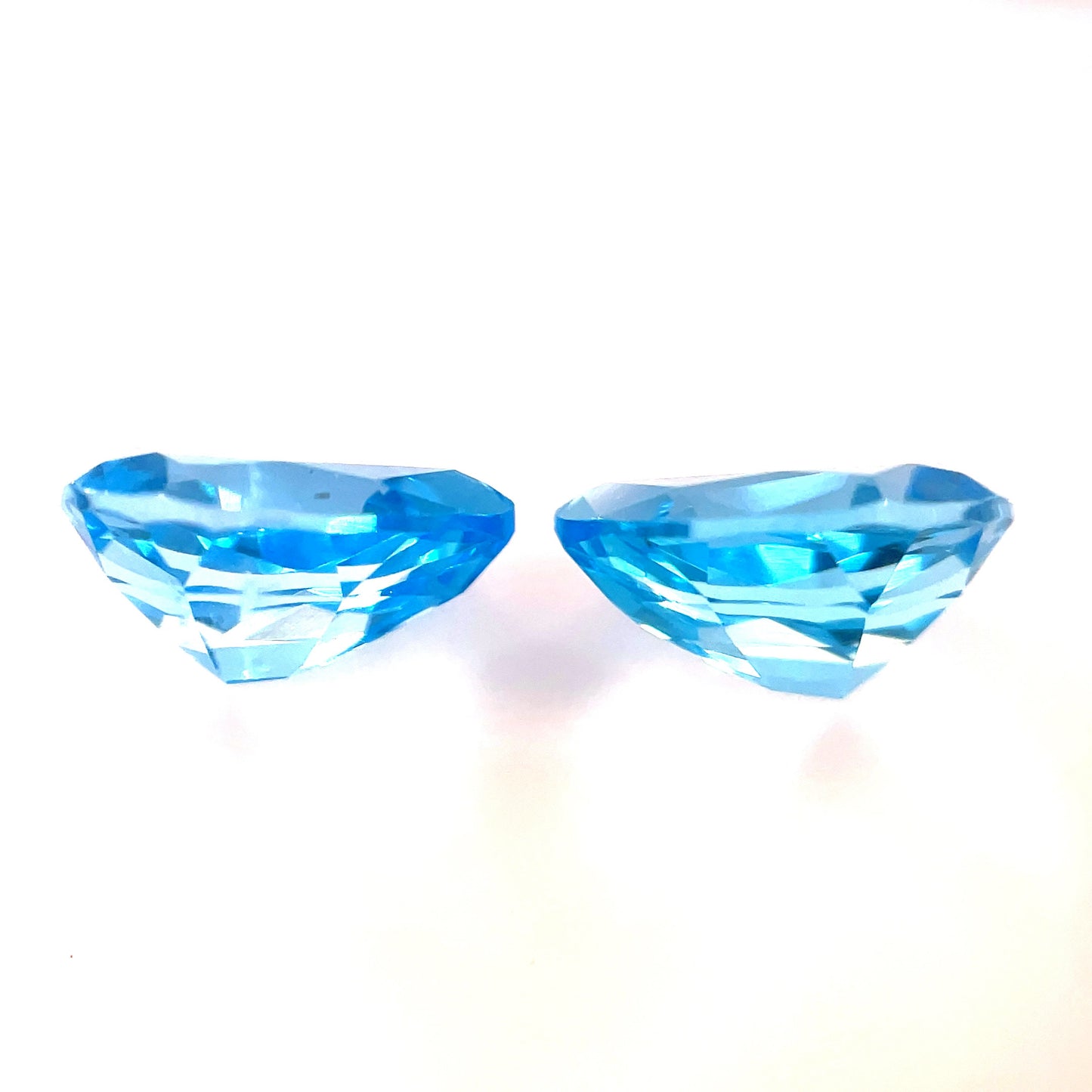 4.71CT PAIR ELETRIC BLUE TOPAZ
