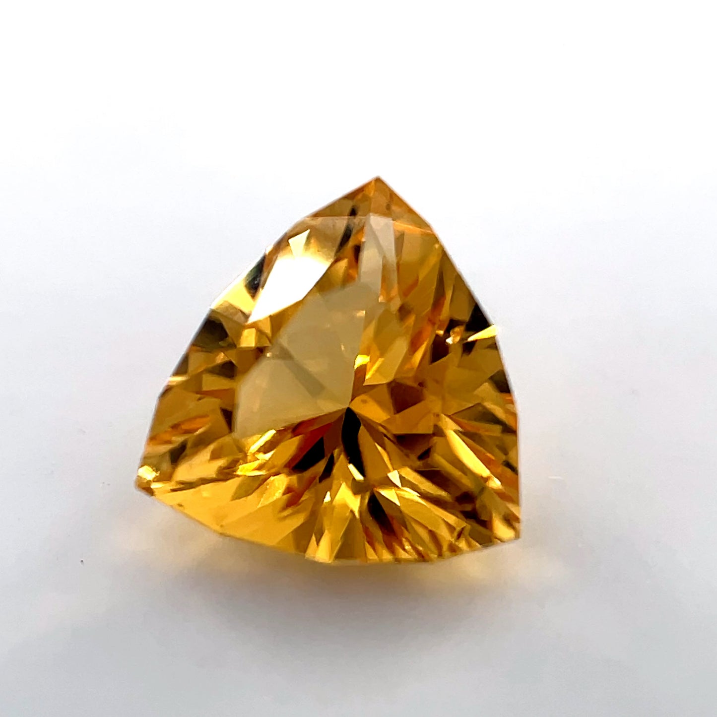 0.84CT TRILLION CUT GOLDEN BERYL