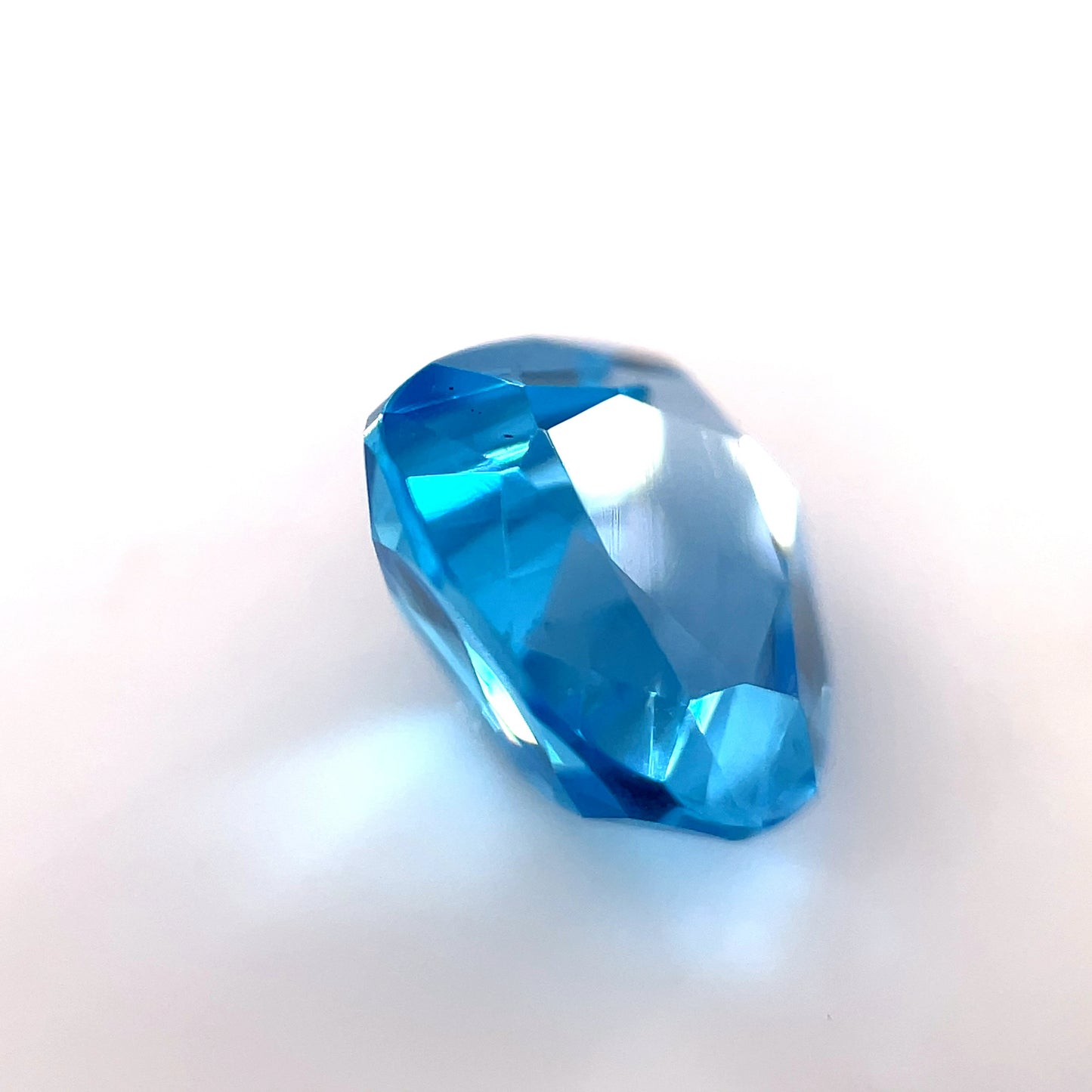 3.88CT SWISS BLUE TOPAZ