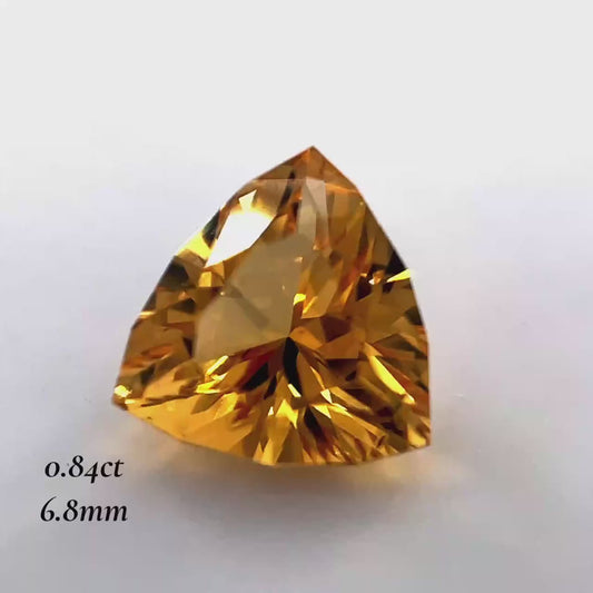 0.84CT TRILLION CUT GOLDEN BERYL
